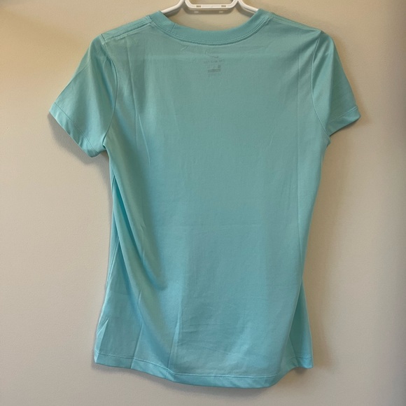 Nike Dry Fit Workout Top. NWOT - Picture 2 of 3